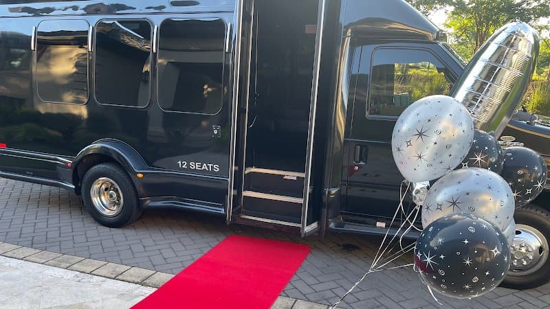 Couples Limousines photo 1