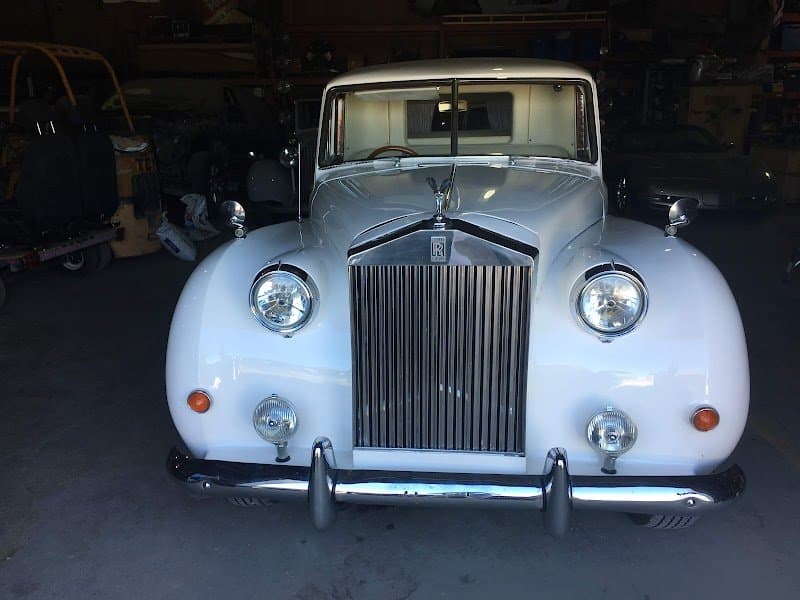 Distinct Limousine photo 4