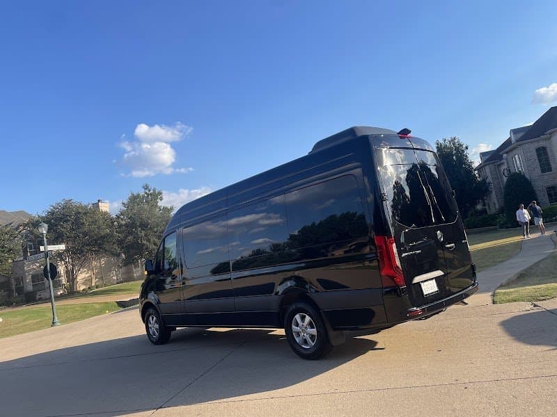 DFW Executive Car Service - Corporate Limo and Airport Transport Service