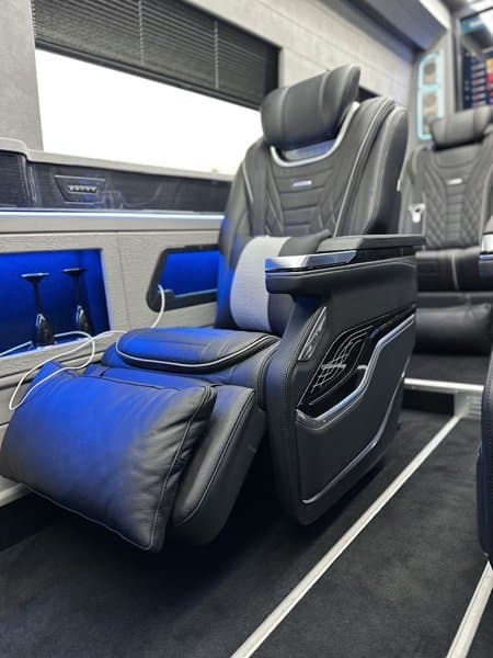 Fd Luxury - Luxury Transport Service photo 3