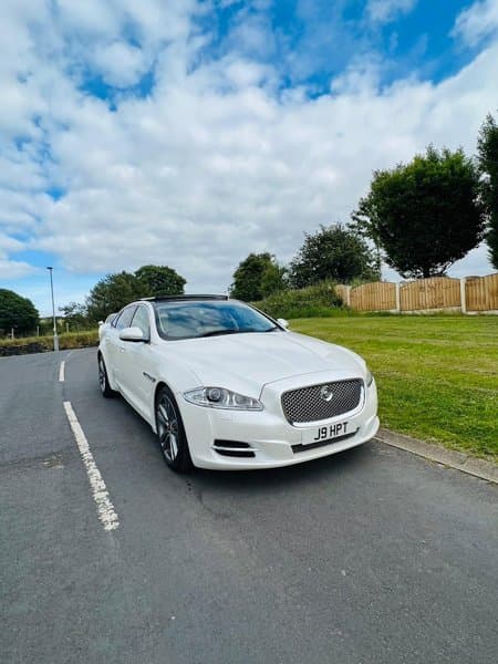 Hyde Platinum Travels - Wedding Car Hire, Manchester, Oldham, Bradford, Leeds, Liverpool, Cheshire & Nationwide photo 3