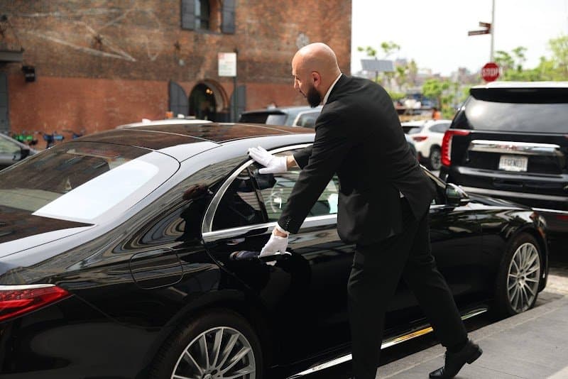 Legends Limousine Worldwide | Best NYC Car Service & Airport Limo Service | Baby Car Seats Available photo 3