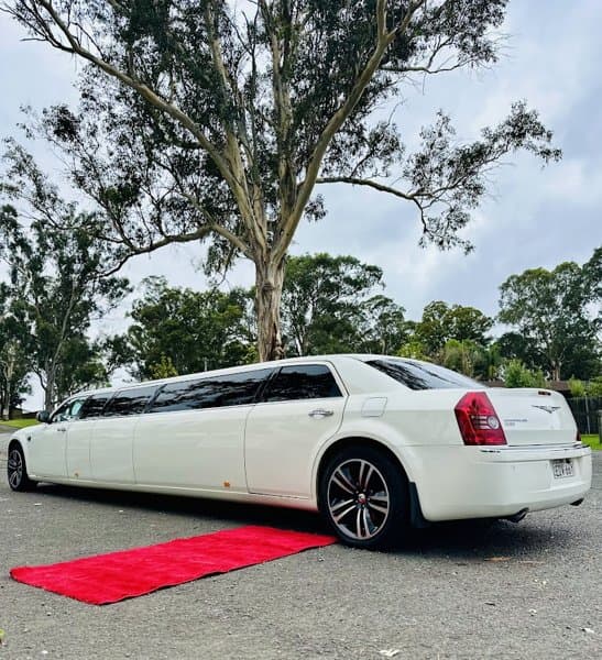 Show Limousines - Chrysler & Hummer Stretch Limousine Hire - Wedding Car Hire - Sydney & Wollongong