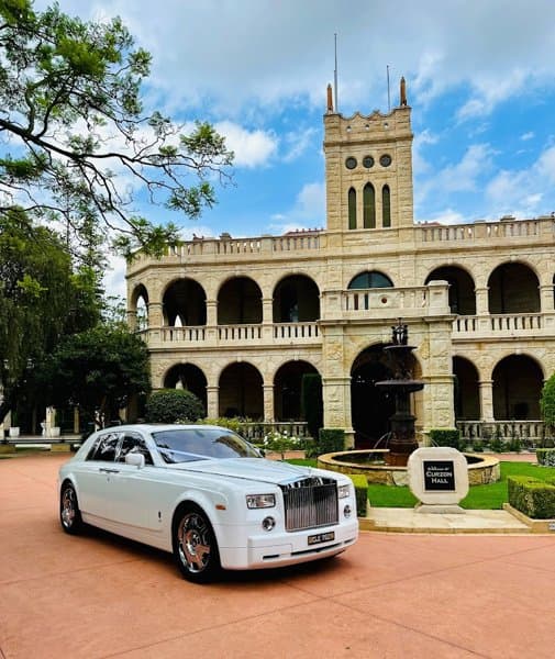 Show Limousines - Chrysler & Hummer Stretch Limousine Hire - Wedding Car Hire - Sydney & Wollongong photo 2