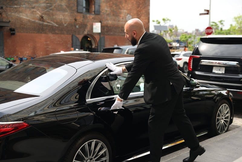 Legends Limousine Worldwide | Best NYC Car Service & Airport Limo Service | Baby Car Seats Available photo 3